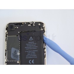 Démontage et remplacement de la batterie sur un iphone 4