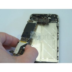 Démontage et remplacement de la carte-mère d’un iphone 4